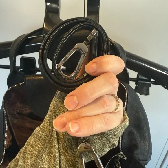 Longchamp Classic Black Leather Shoulder Bag - Picture 7 of 16